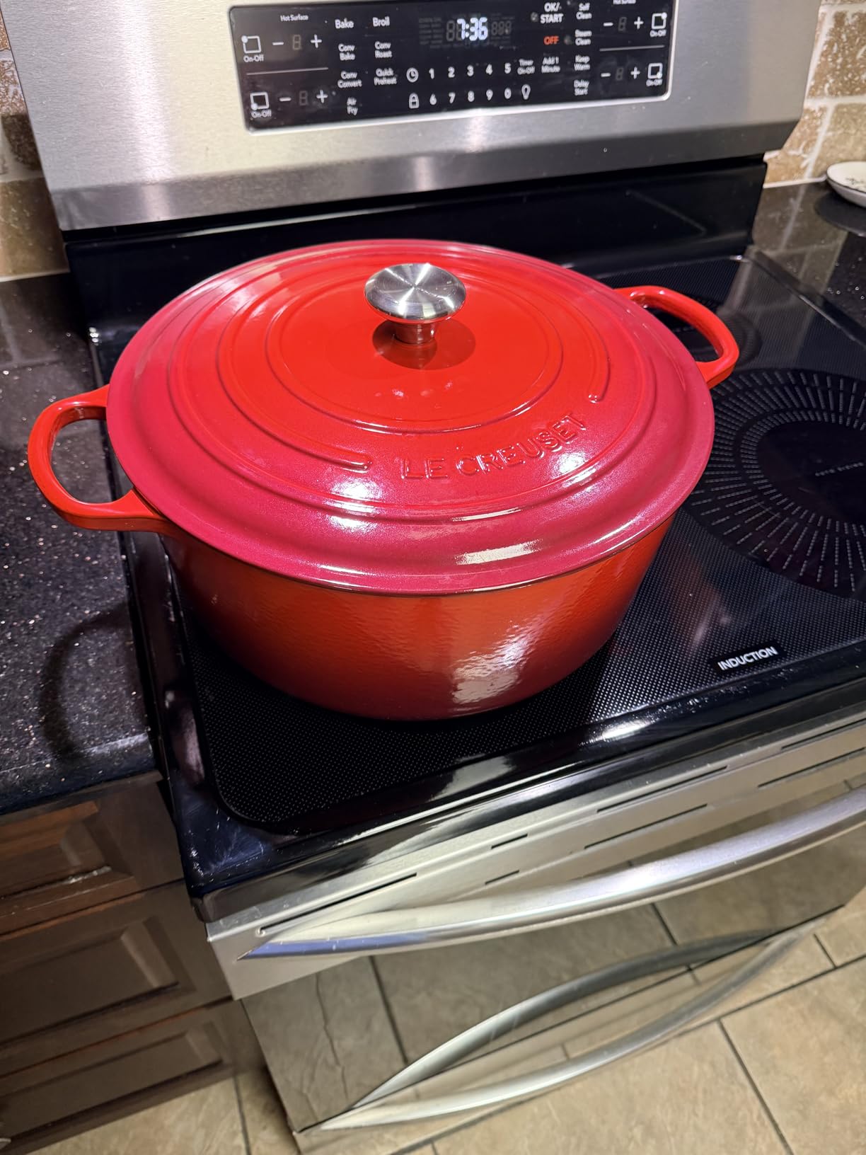Le Creuset Enameled Cast Iron Signature Round Dutch Oven, 5.5 qt., Oyster customer photo 2