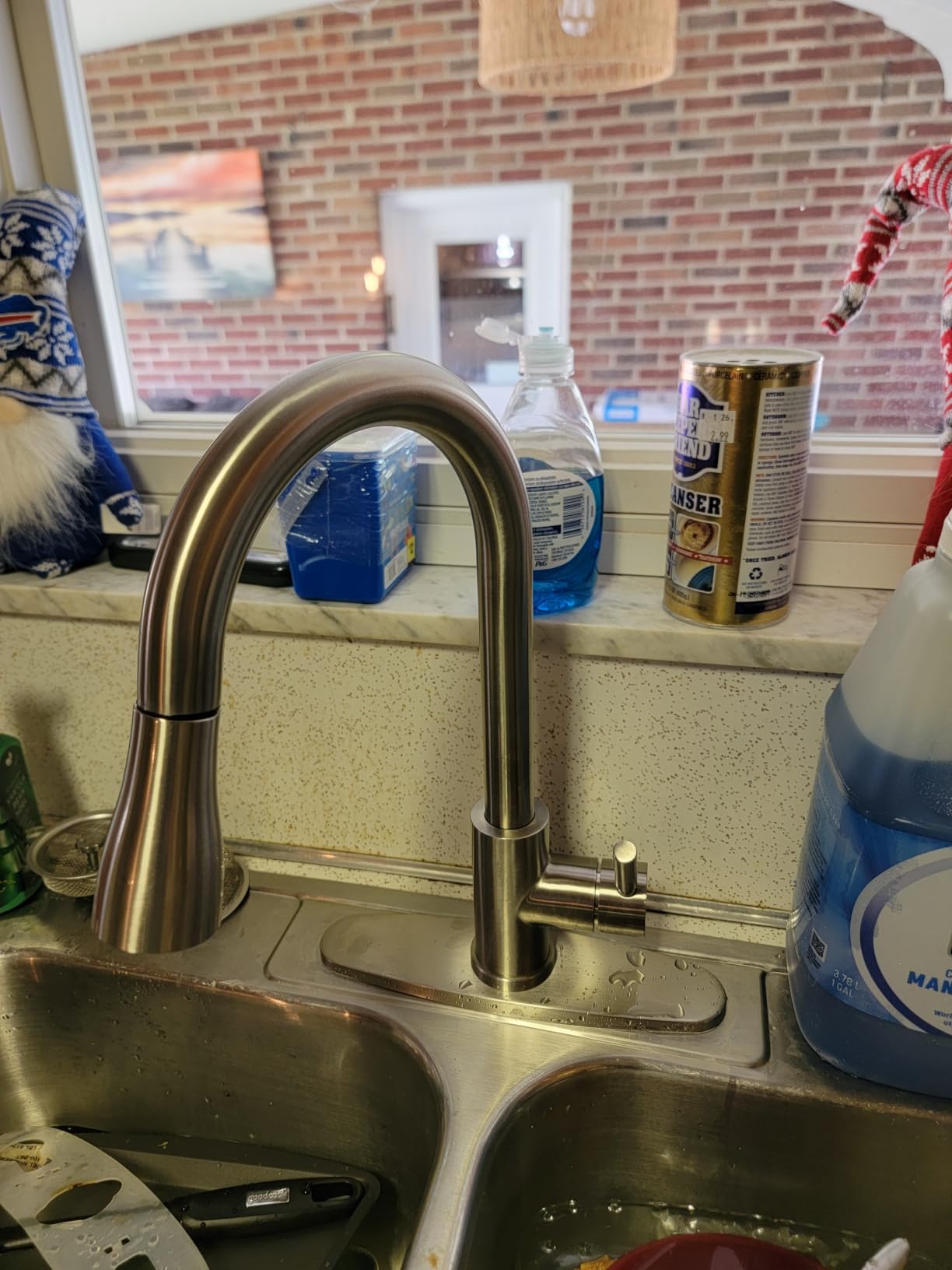 WEWE Single Handle High Arc Brushed Nickel Pull Out Kitchen Faucet, Single Level Stainless Steel Kitchen Sink Faucets with Pull Down Sprayer customer photo 2