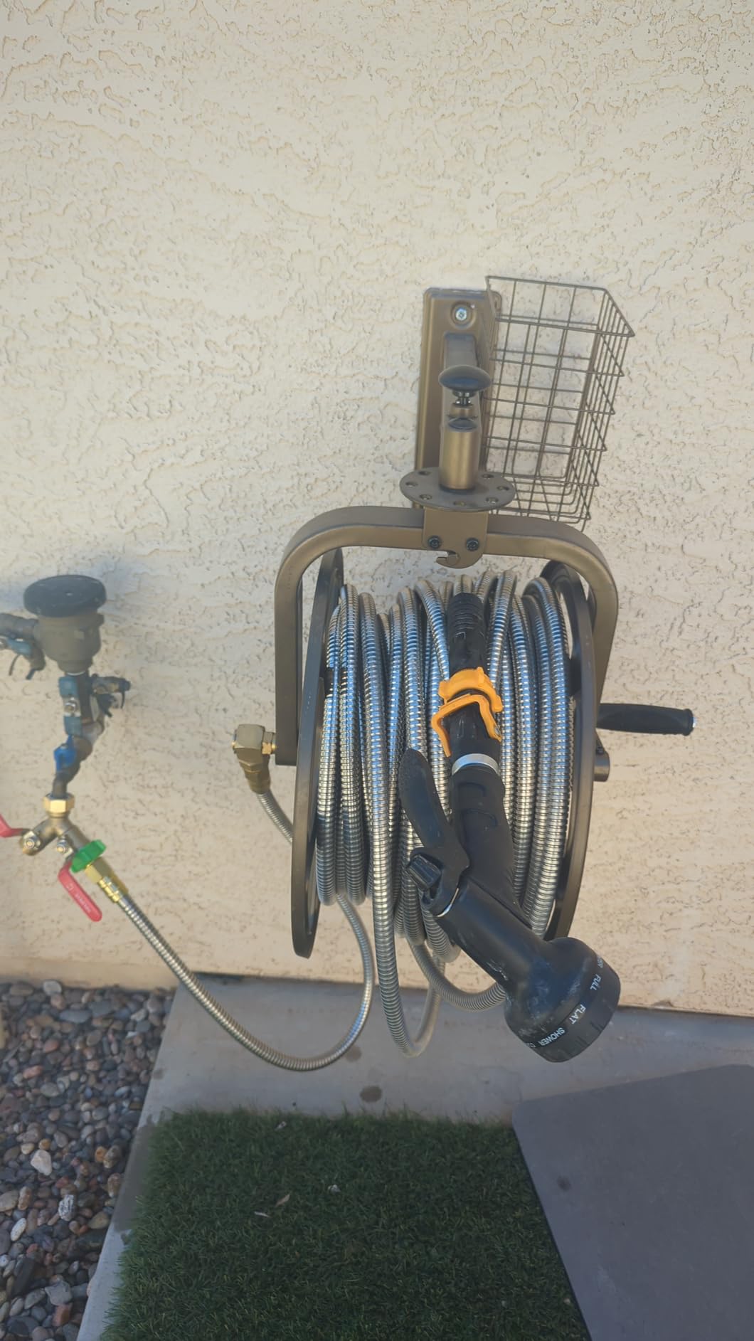 Liberty GARDEN 712 Single Arm Navigator Multi-Directional Garden Hose Reel, Holds 125-Feet of 5/8-Inch, Bronze customer photo 1
