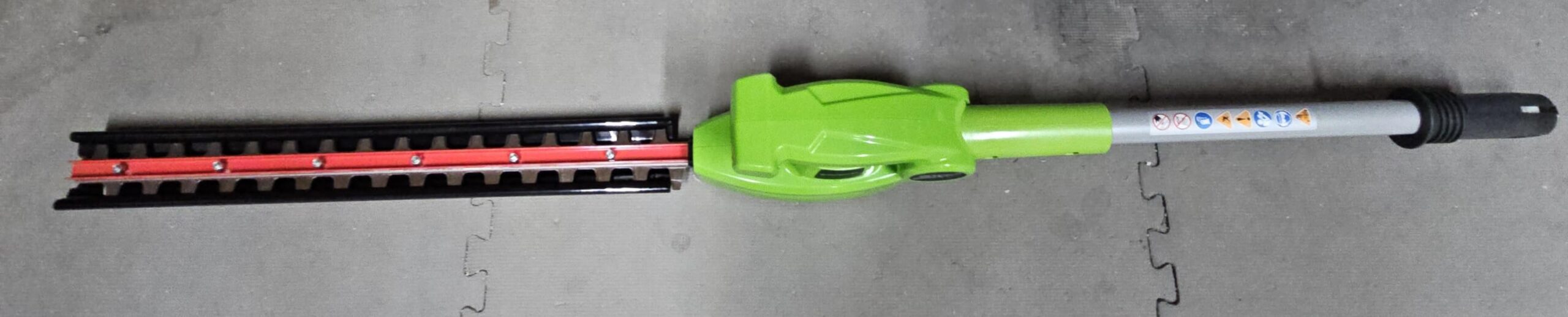 Greenworks 40V 8-inch Cordless Pole Saw with Hedge Trimmer Attachment 2.0Ah Battery and Charger Included customer photo 2