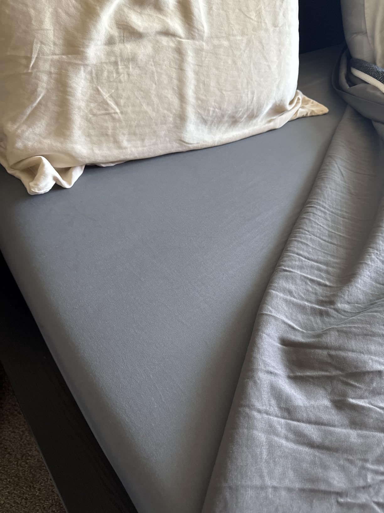 SONORO KATE Bed Sheet Set Super Soft Microfiber 1800 Series Luxury Egyptian Sheets 16-Inch Deep Pocket Wrinkle and Hypoallergenic-4 Piece (Queen Dark Grey) customer photo 1