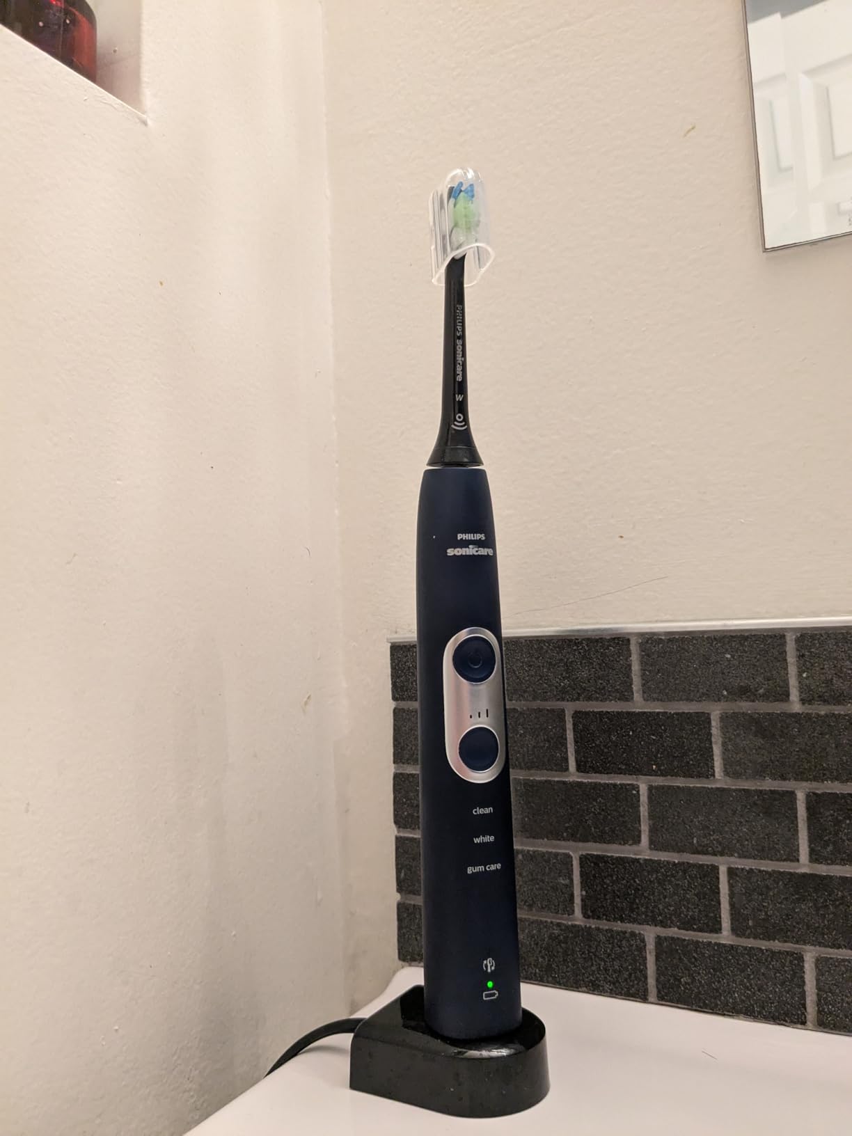 ProtectiveClean 6100 Rechargeable Electric Toothbrush, with Pressure Sensor, 3 Cleaning Modes, SmarTimer and QuadPacer, 14-Day Battery Life, Travel Case, Pink, Model HX6876/21 customer photo 2