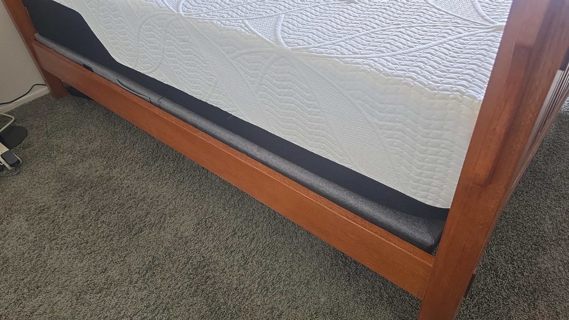 COOL GEL Chill Memory Foam 14-Inch Mattress with Pillow, CertiPUR-US Certified, Mattress in a Box, Twin, White customer photo 1