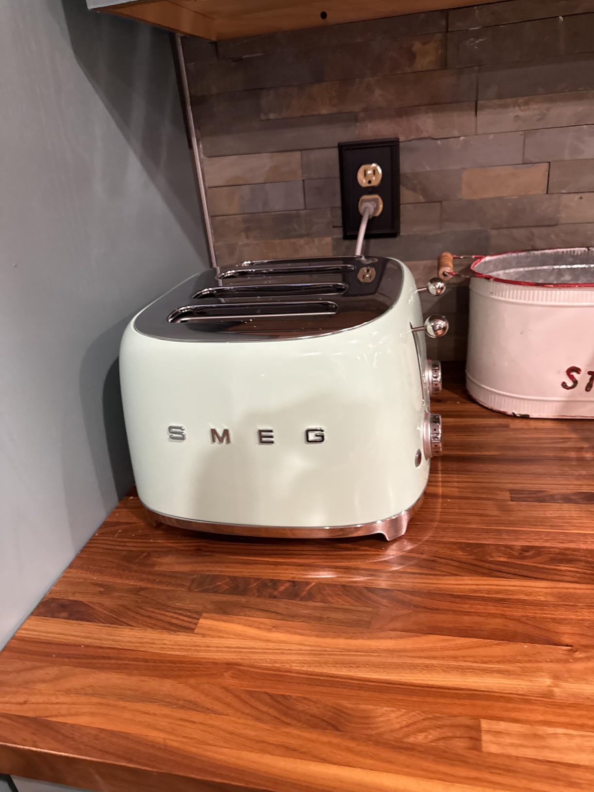 Smeg 4 Slice Toaster TSF03, Retro Stainless Steel Toaster with Wide Slots for Bagels, 6 Browning Levels, Defrost Reheat Bagel Functions, Dual Controls, Crumb Trays, 1800W - Black - TSF03BLUS customer photo 1
