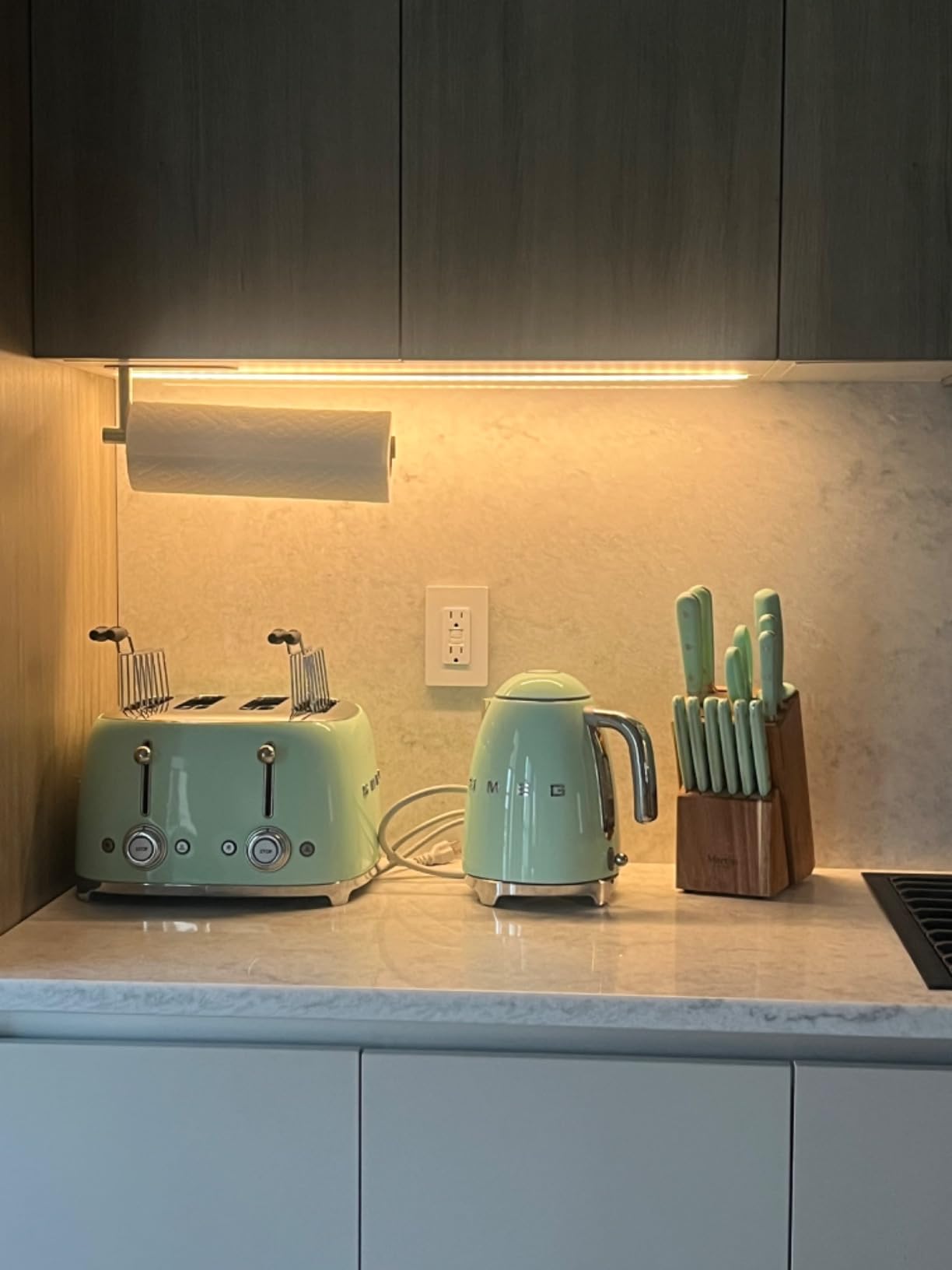Smeg 4 Slice Toaster TSF03, Retro Stainless Steel Toaster with Wide Slots for Bagels, 6 Browning Levels, Defrost Reheat Bagel Functions, Dual Controls, Crumb Trays, 1800W - Black - TSF03BLUS customer photo 2