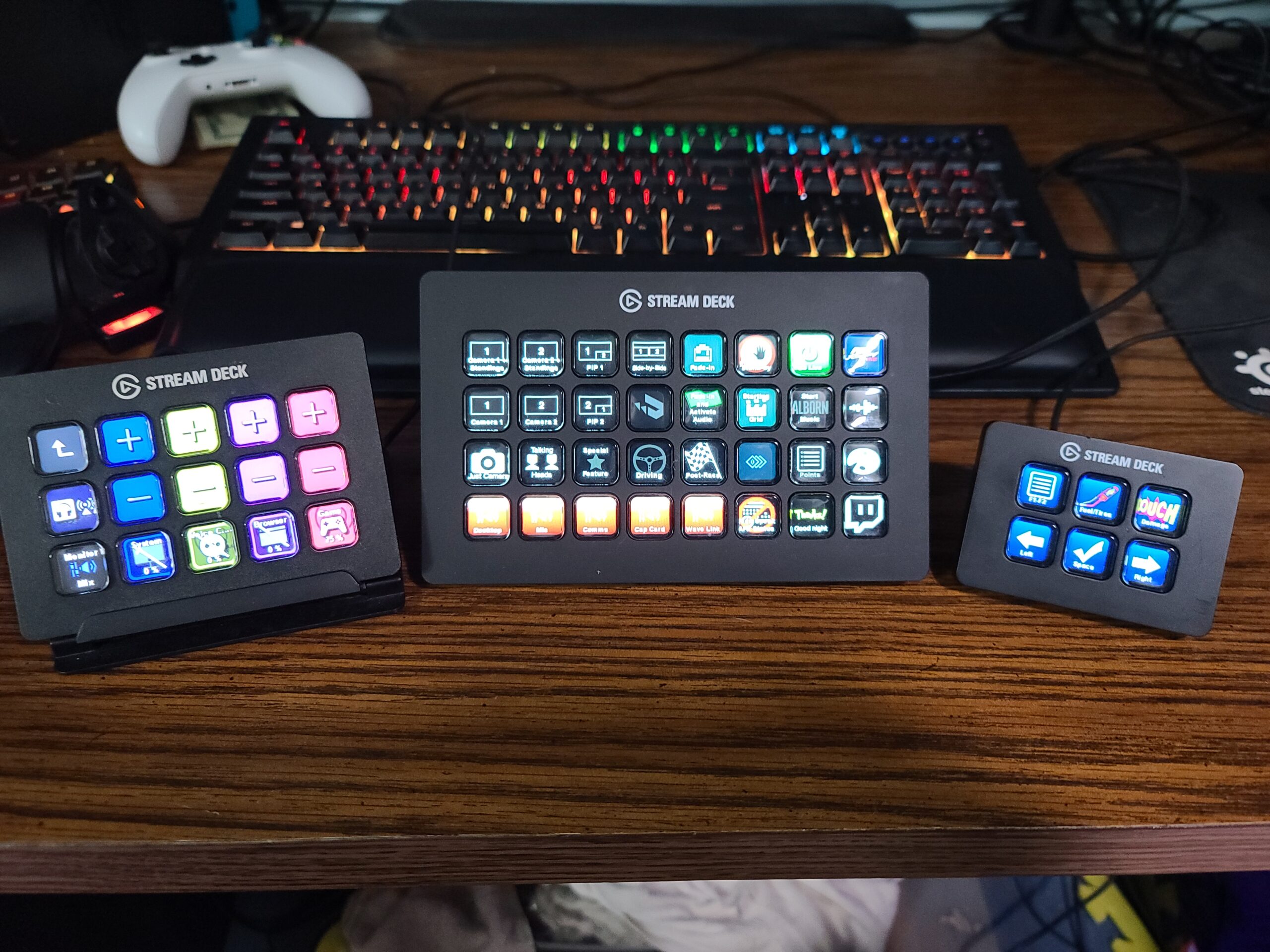Stream Deck XL - Advanced Studio Controller, 32 macro keys customer photo 1