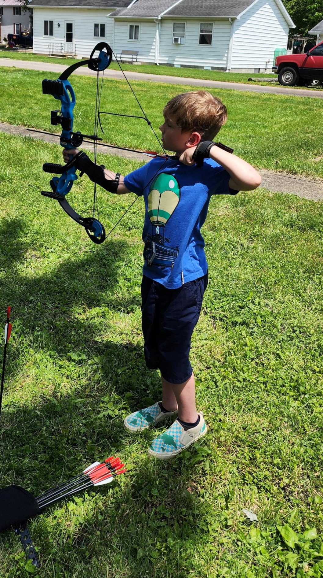 Compound Bow Archery for Youth and Beginner, Right Handed, 19-28 Inch Draw Length, 15-29 Lbs Draw Weight, 260 fps customer photo 1