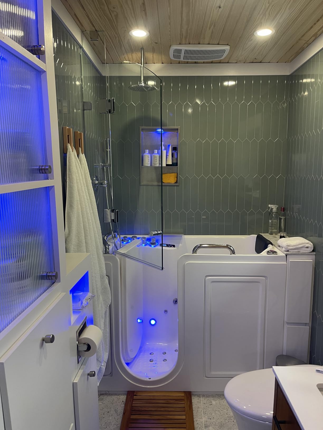ANZZI Walk-In Tub, 27 x 53 in, Right Drain, 12 Whirlpool & 18 Air Jets, Inline Heater, Quick Fill, Handheld Shower, ADA Seat, Headrest, Aromatherapy & Chromatherapy, 110V, White customer photo 1