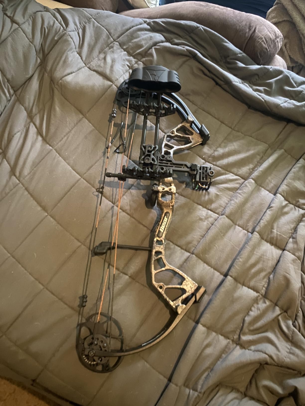 Bear Archery Royale Ready to Hunt Compound Bow Archery Set with Archery Accessories for Adults and Youths, 12-27 Inch Draw Length, 5-50 Lbs Draw Weight, Up to 290 FPS customer photo 1