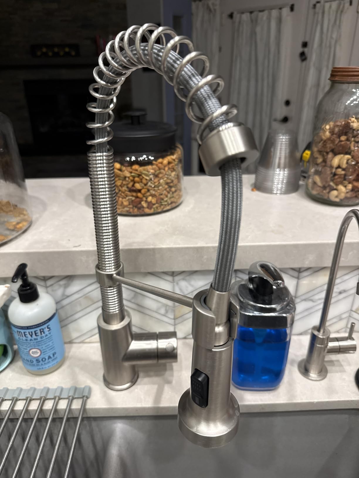 KRAUS Bolden Commercial Style 2-Function Single Handle Pull Down Kitchen Faucet in Spot-Free Stainless Steel, KPF-1610SFS customer photo 1