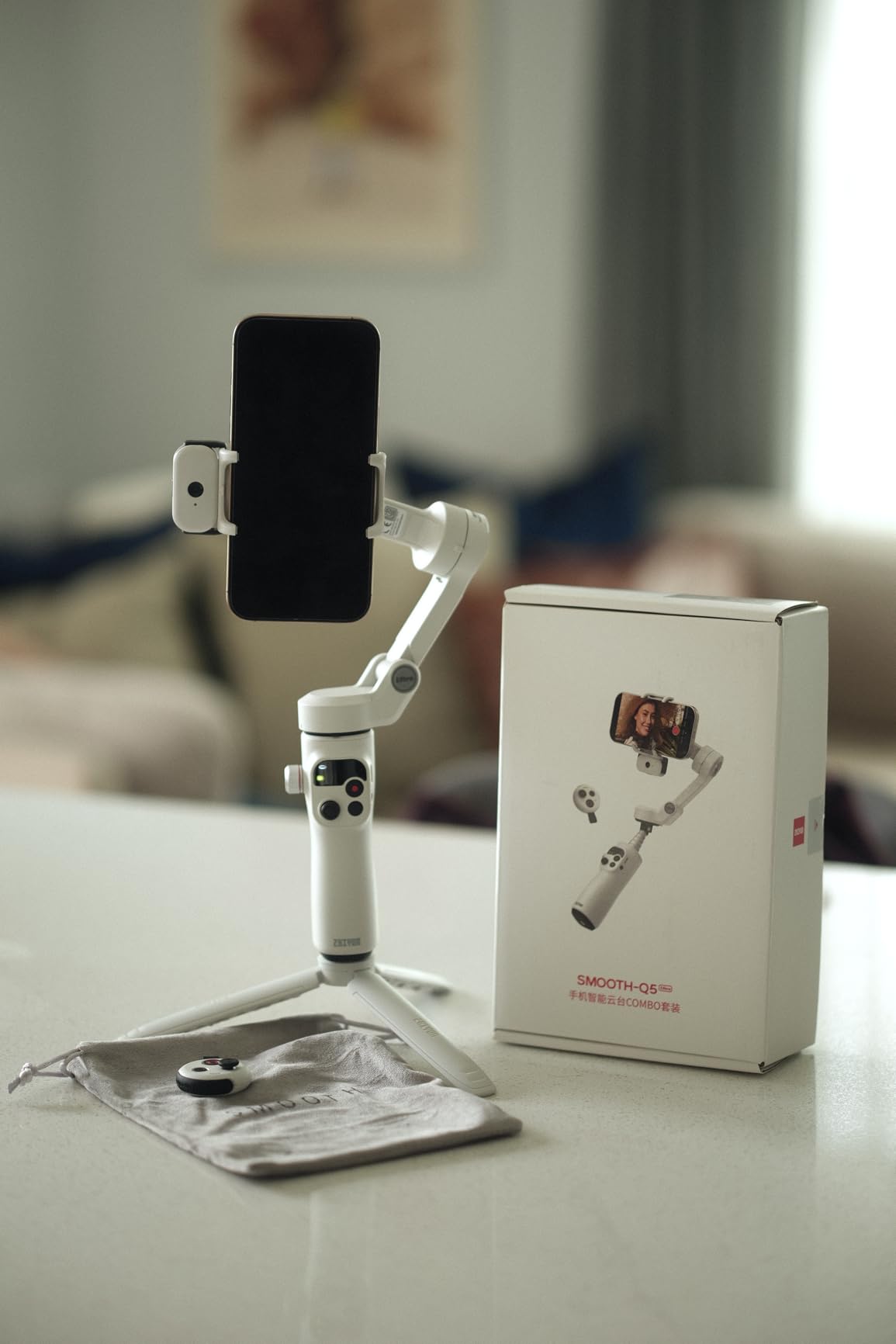 ZHIYUN Smooth Q5 Ultra [Official] 3-Axis Gimbal Stabilizer for iPhone, Portable Foldable Phone Stabilizer, Built-in Extension Rod, Fill Light, Tripod, 13.5H Long Lasting Battery for Video Recording customer photo 1