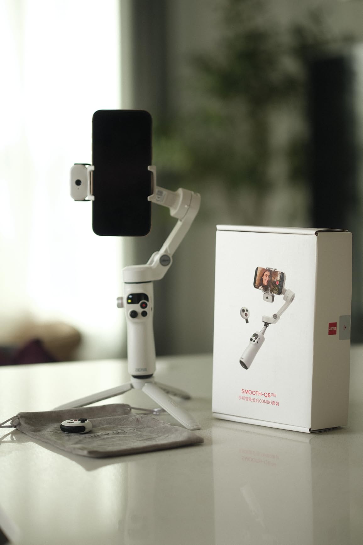 ZHIYUN Smooth Q5 Ultra [Official] 3-Axis Gimbal Stabilizer for iPhone, Portable Foldable Phone Stabilizer, Built-in Extension Rod, Fill Light, Tripod, 13.5H Long Lasting Battery for Video Recording customer photo 2