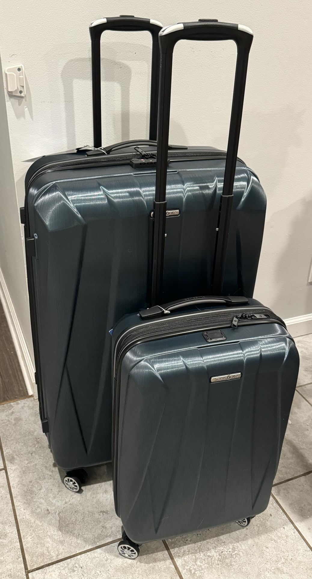 Samsonite Centric 2 Hardside Expandable Luggage with Spinner Wheels, Silver, Carry-On 20-Inch customer photo 1