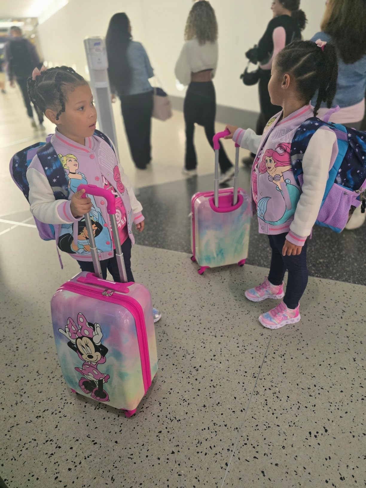 FUL Disney Minnie Mouse Kids Suitcase for Girls | 21'' Hardshell Carry On Kids Luggage | Pink-Bows | Rolling Suitcase with Spinner Wheels | Airline Approved customer photo 2