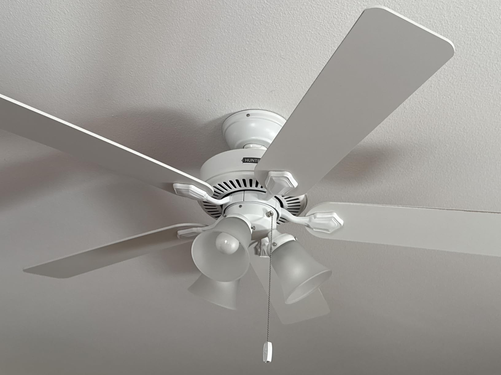 Hunter 52 inch Indoor Ceiling Fan with LED Lights - White Ceiling Fan with Pull Chain, For Bedroom, Living Room, or Kitchen, Standard Mount, No Remote, 5 Blades - Swanson 50895, Fresh White customer photo 1