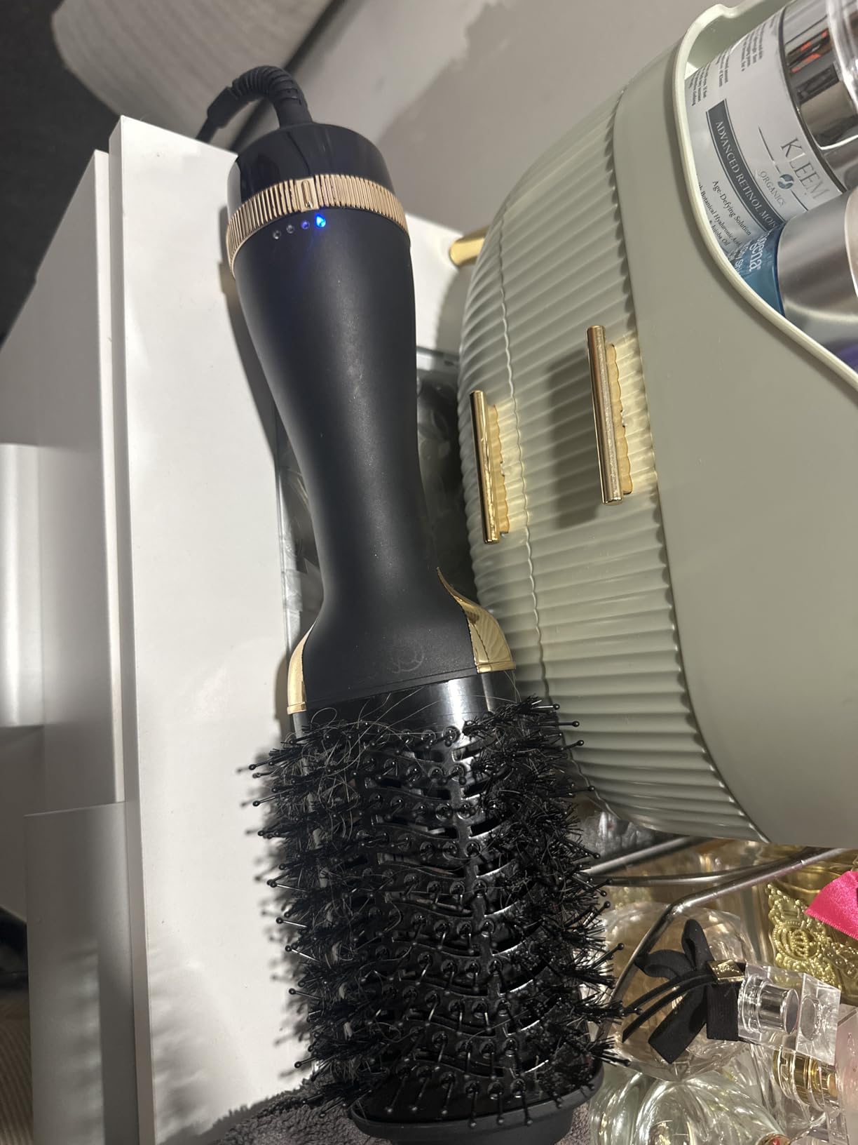 Professional Blowout Hair Dryer Brush, Black Gold Dryer and Volumizer, Hot Air Brush for Women, 75MM Oval Shape (Black Gold) customer photo 1