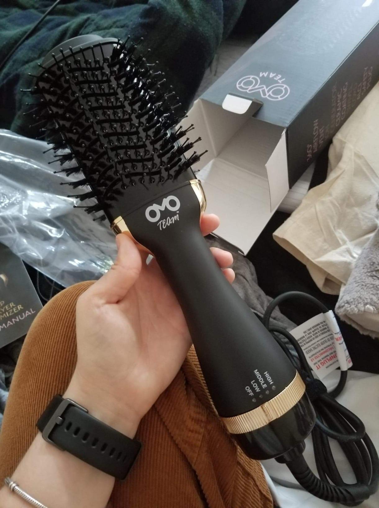 Professional Blowout Hair Dryer Brush, Black Gold Dryer and Volumizer, Hot Air Brush for Women, 75MM Oval Shape (Black Gold) customer photo 2