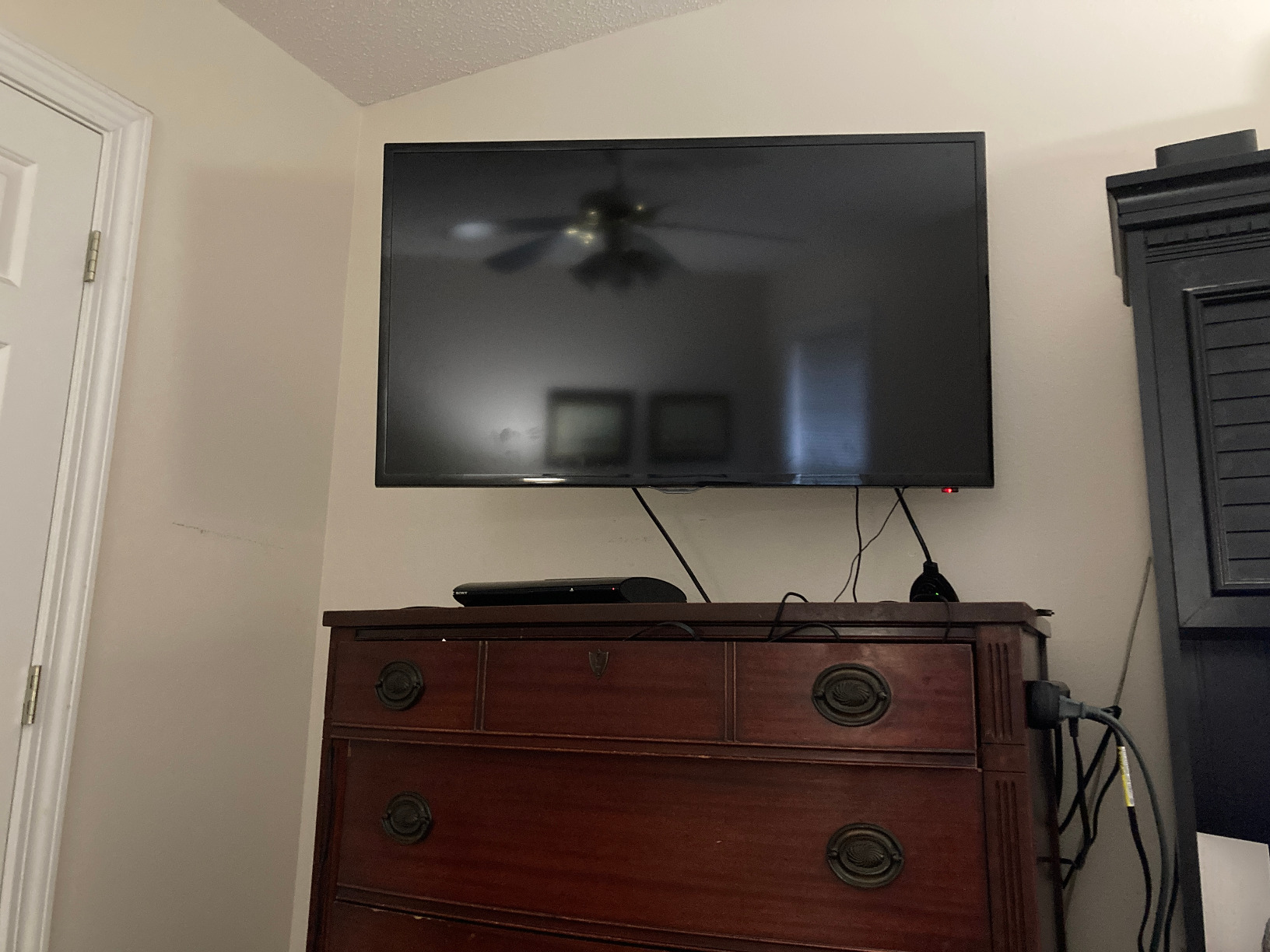 Pipishell Full Motion TV Wall Mount for 26-65 inch Flat or Curved TVs up to 77 lbs, TV Bracket Wall Mount with Articulating Arms, Extension, Tilt, Swivel, Leveling, Max VESA 400x400mm, PIMF7 customer photo 1