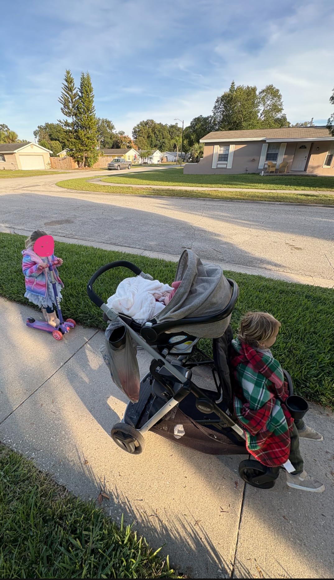 Graco Ready2Grow 2.0 Double Stroller, Twin Baby Stroller Features Bench Seat and Standing Platform Options, Compact Fold, Rafa customer photo 2