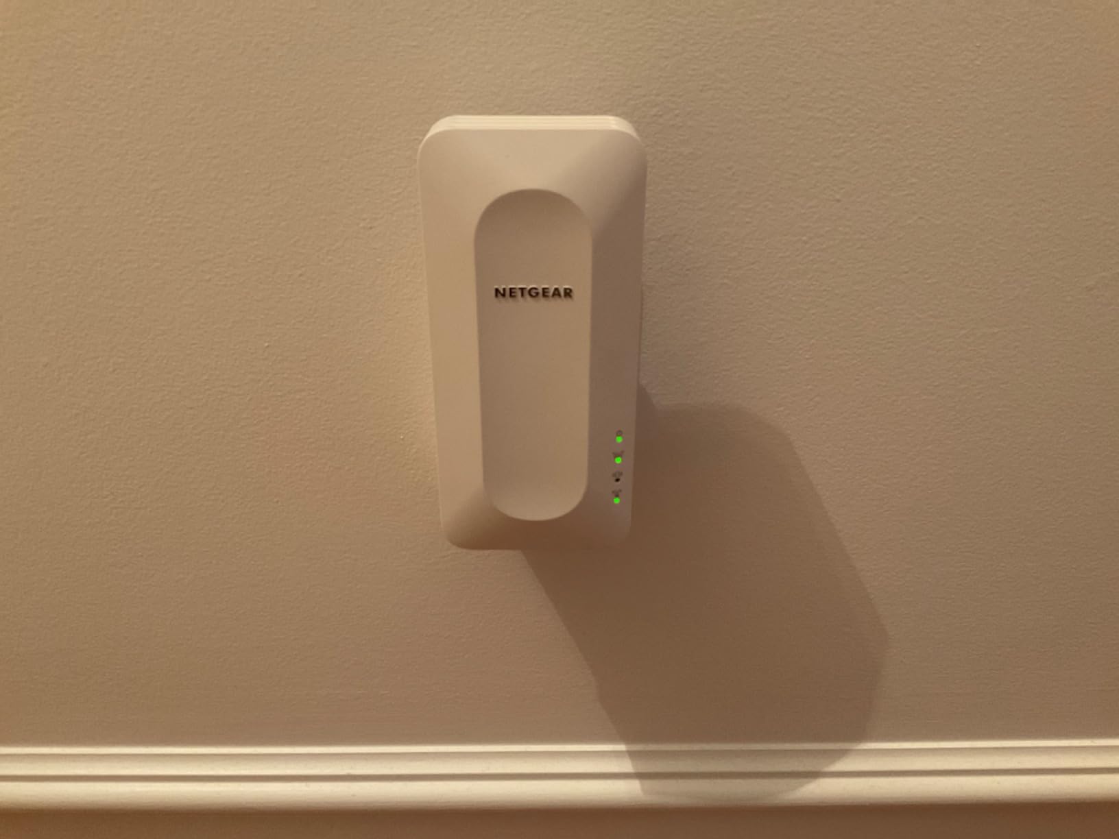 Netgear WiFi 6 Mesh Range Extender (EAX15) - Add up to 1,500 sq. ft., 20 Devices with AX1800 Dual-Band Wireless Signal Repeater (up to 1.8 Gbps Speed), WPA3 Security, One Network Name customer photo 1
