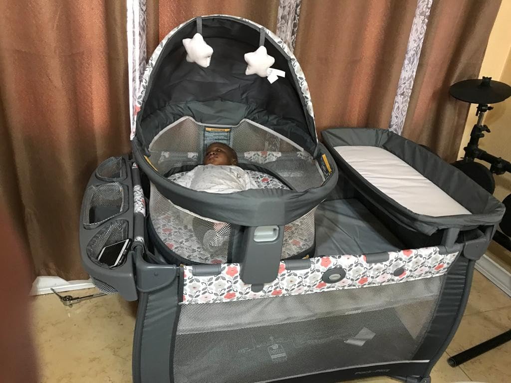 Graco Pack 'n Play Close2Baby Bassinet Playard with Portable Bassinet, Diaper Changer, Derby customer photo 2