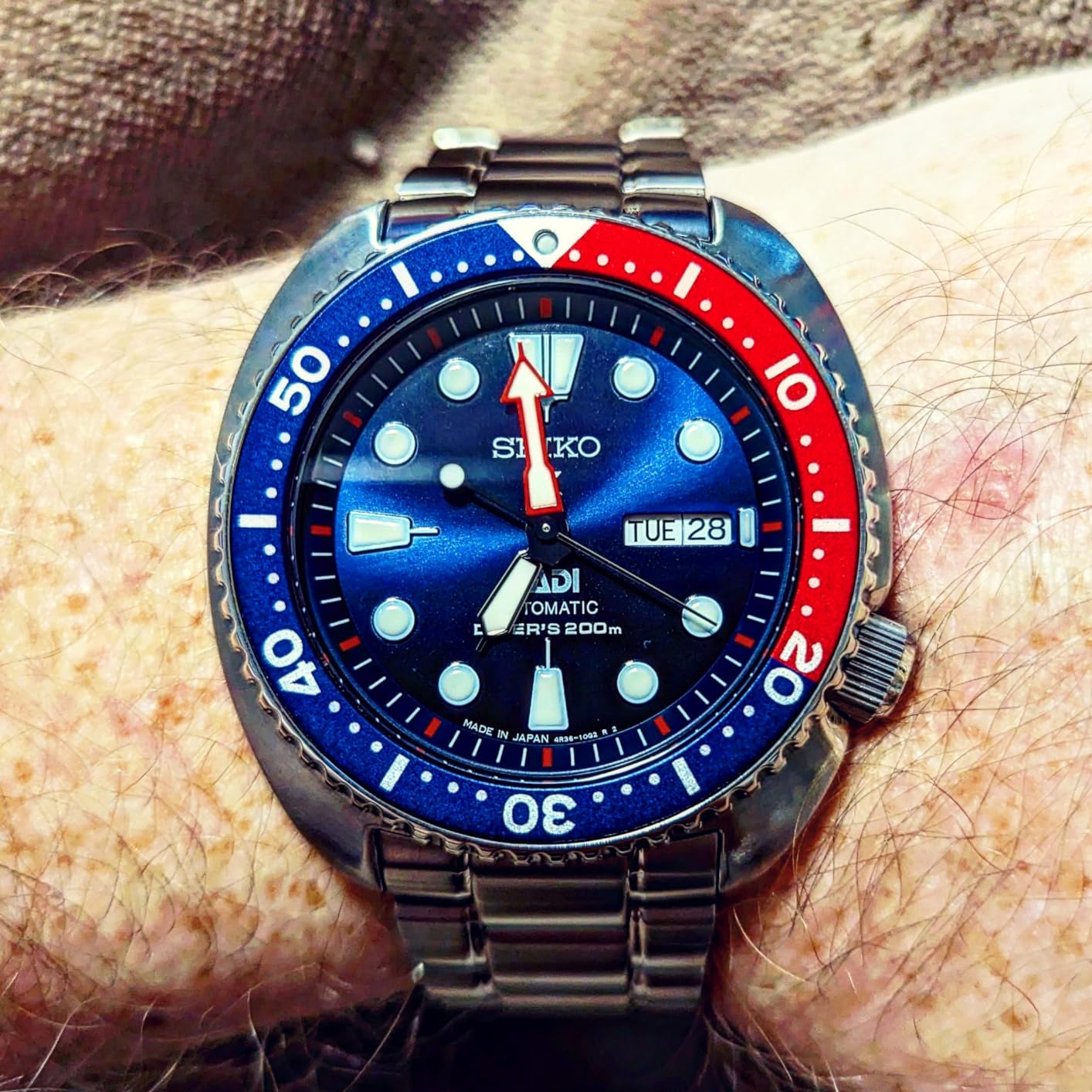 Seiko SRPE99 Automatic Dive Watch for Men - Prospex PADI Special Edition - LumiBrite Hands, Elapsed Timing Bezel - Water Resistant 200M customer photo 1
