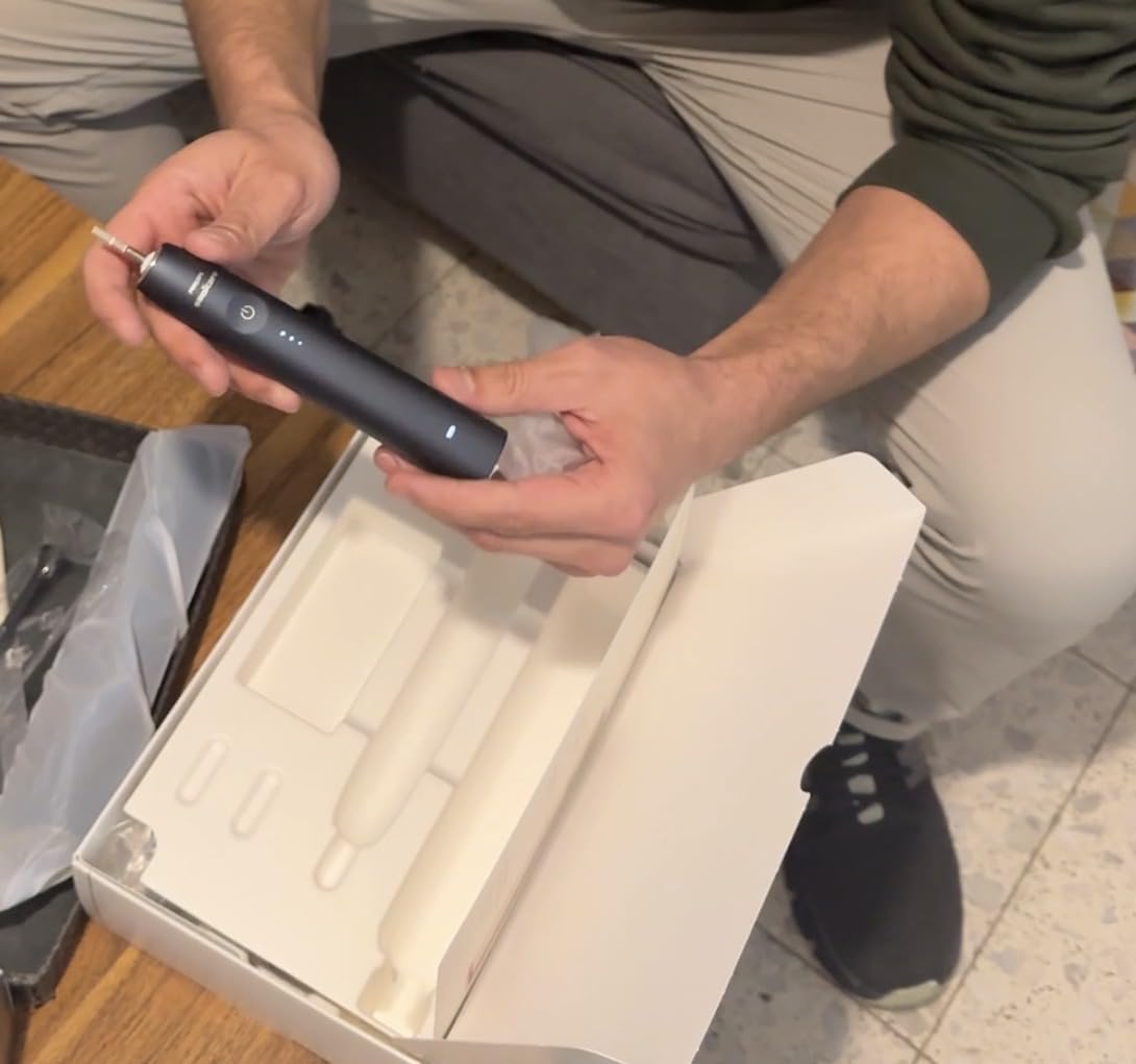 DiamondClean 9900 Prestige Electric Toothbrush - with SenseIQ Technology and Advanced AI App, 5 Brushing Modes, 3 Intensity Levels, Charging Travel Case, Midnight Blue, Model HX9990/12 customer photo 1