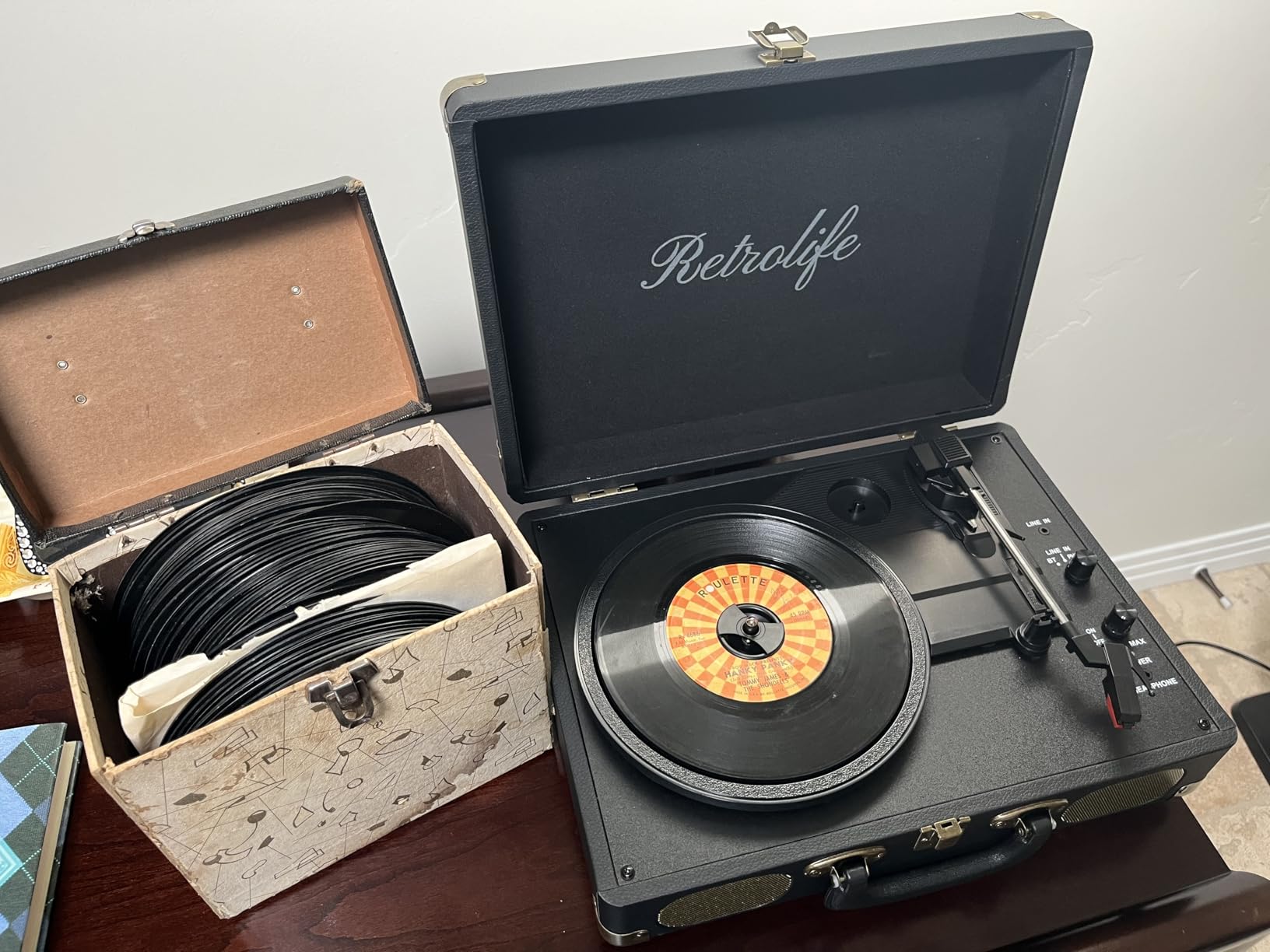 Retrolife Vinyl Record Player 3-Speed Bluetooth Suitcase Portable Belt-Driven Record Player with Built-in Speakers RCA Line Out AUX in Headphone Jack Vintage Turntable customer photo 1