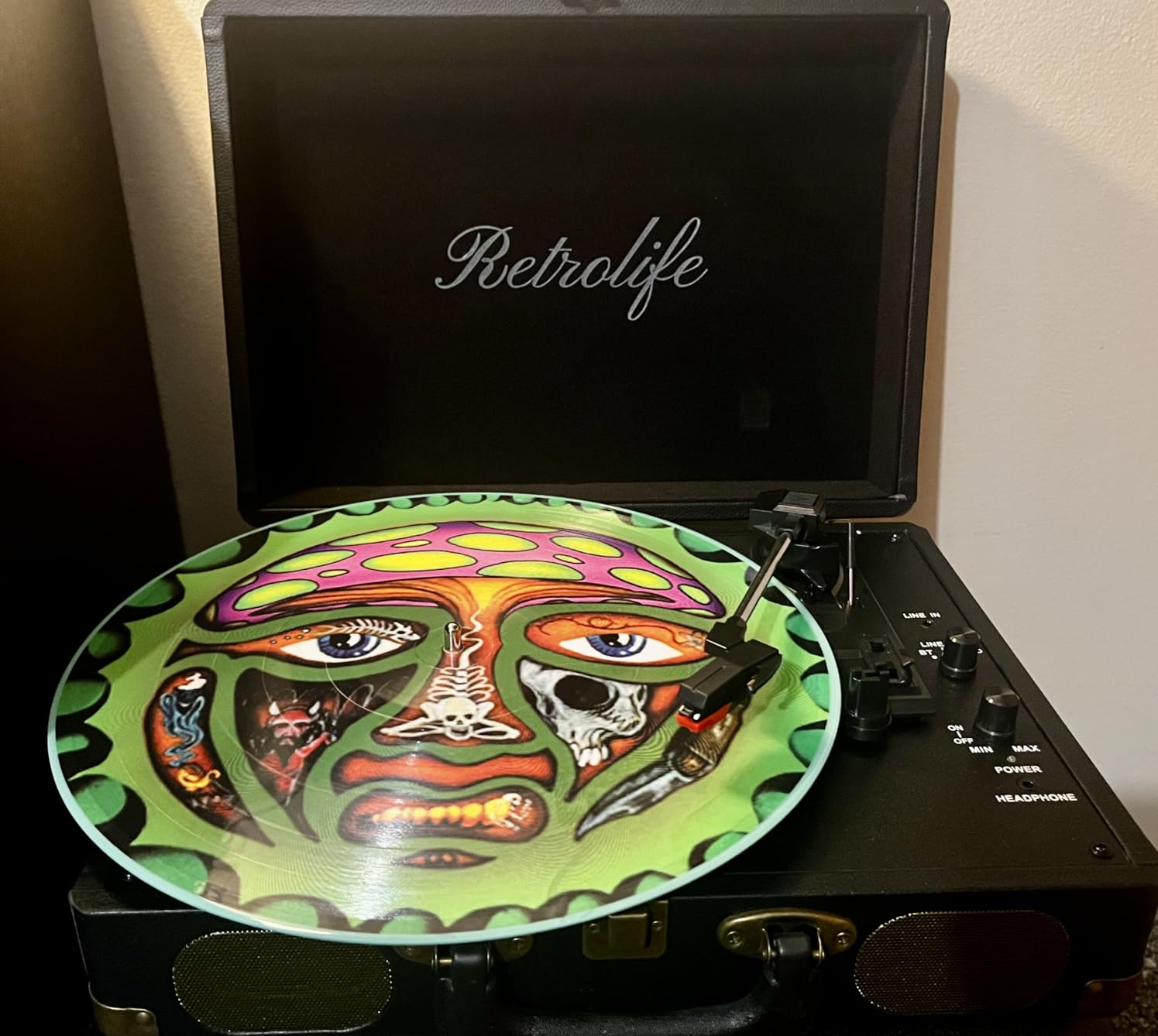 Retrolife Vinyl Record Player 3-Speed Bluetooth Suitcase Portable Belt-Driven Record Player with Built-in Speakers RCA Line Out AUX in Headphone Jack Vintage Turntable customer photo 2