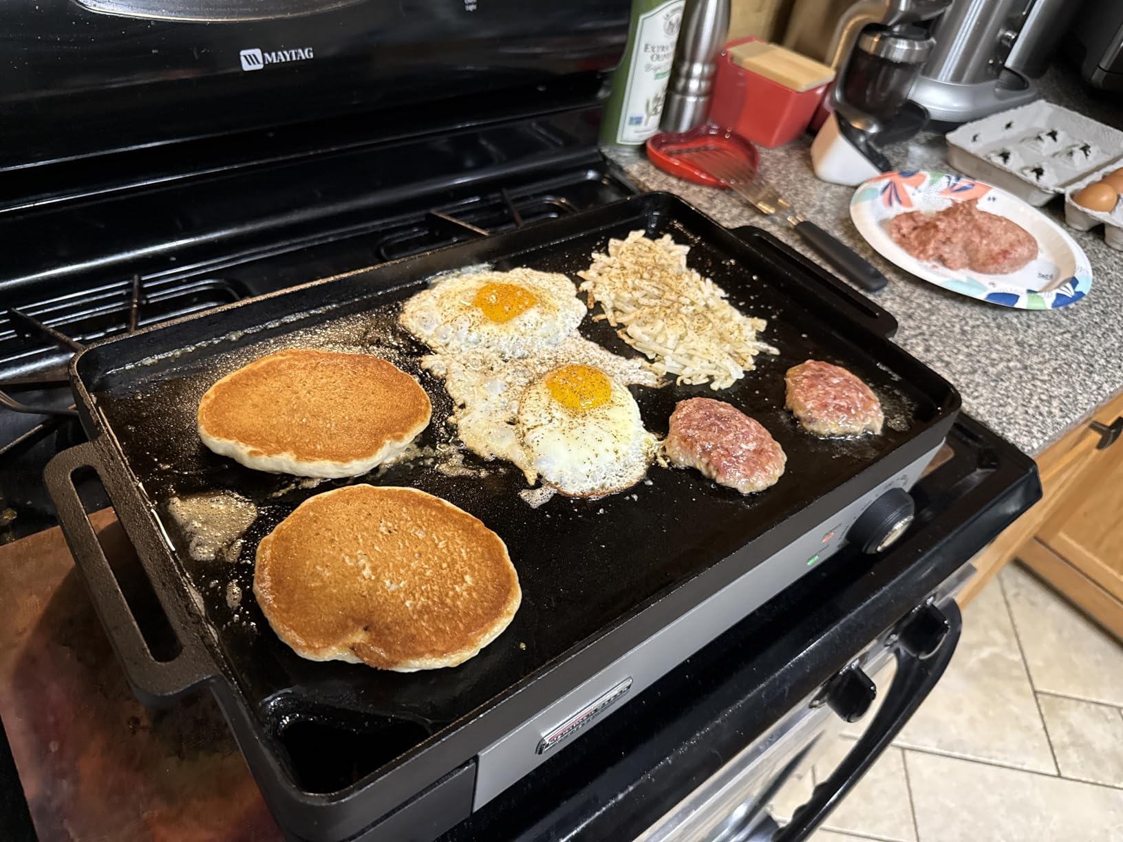 Hamilton Beach Professional Cast Iron Indoor Electric Grill & Griddle, 10 x 16 Preseasoned Cooking Surface, Adjustable Temperature up to 450 F, Black (38560) customer photo 1