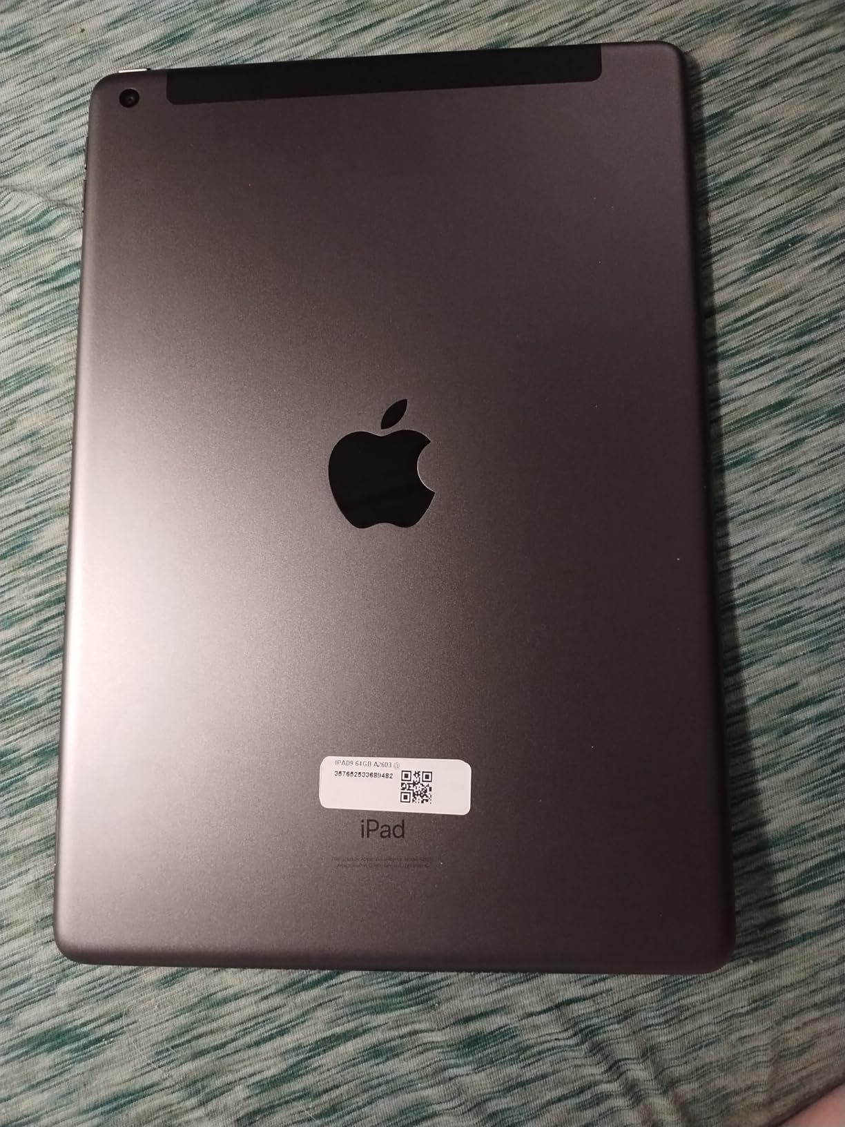 Apple 2021 iPad 10.2-inch, Wi-Fi, 64GB, Silver (Renewed) customer photo 2
