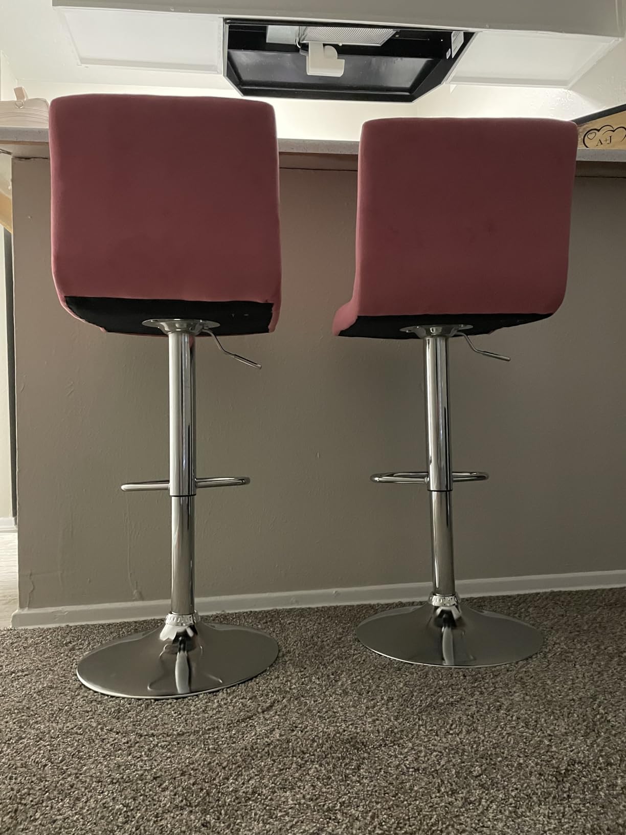 Yaheetech Bar Stools Set of 4, PU Leather Swivel Barstools, Height Adjustable Counter Chairs with Back for Bar Kitchen Island Dining Room, 300lb Capacity, Black customer photo 2