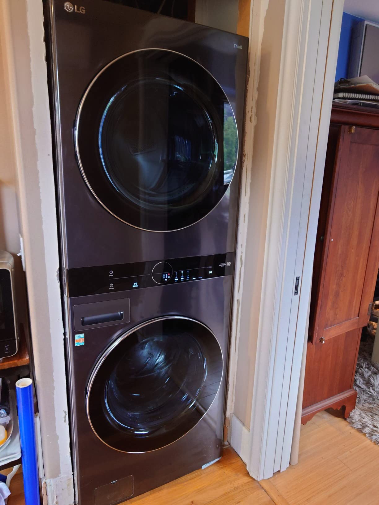 LG WashTower Stacked Smart Laundry Center 4.5 Cu.Ft. Front Load Washer & 7.4 Cu.Ft. Gas Dryer in Black Steel w/Steam WKGX201HBA customer photo 1