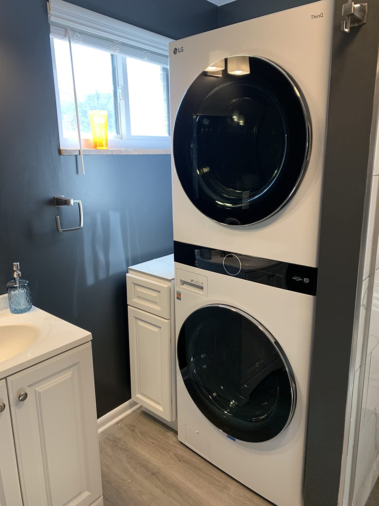 LG WashTower Stacked Smart Laundry Center 4.5 Cu.Ft. Front Load Washer & 7.4 Cu.Ft. Gas Dryer in Black Steel w/Steam WKGX201HBA customer photo 2