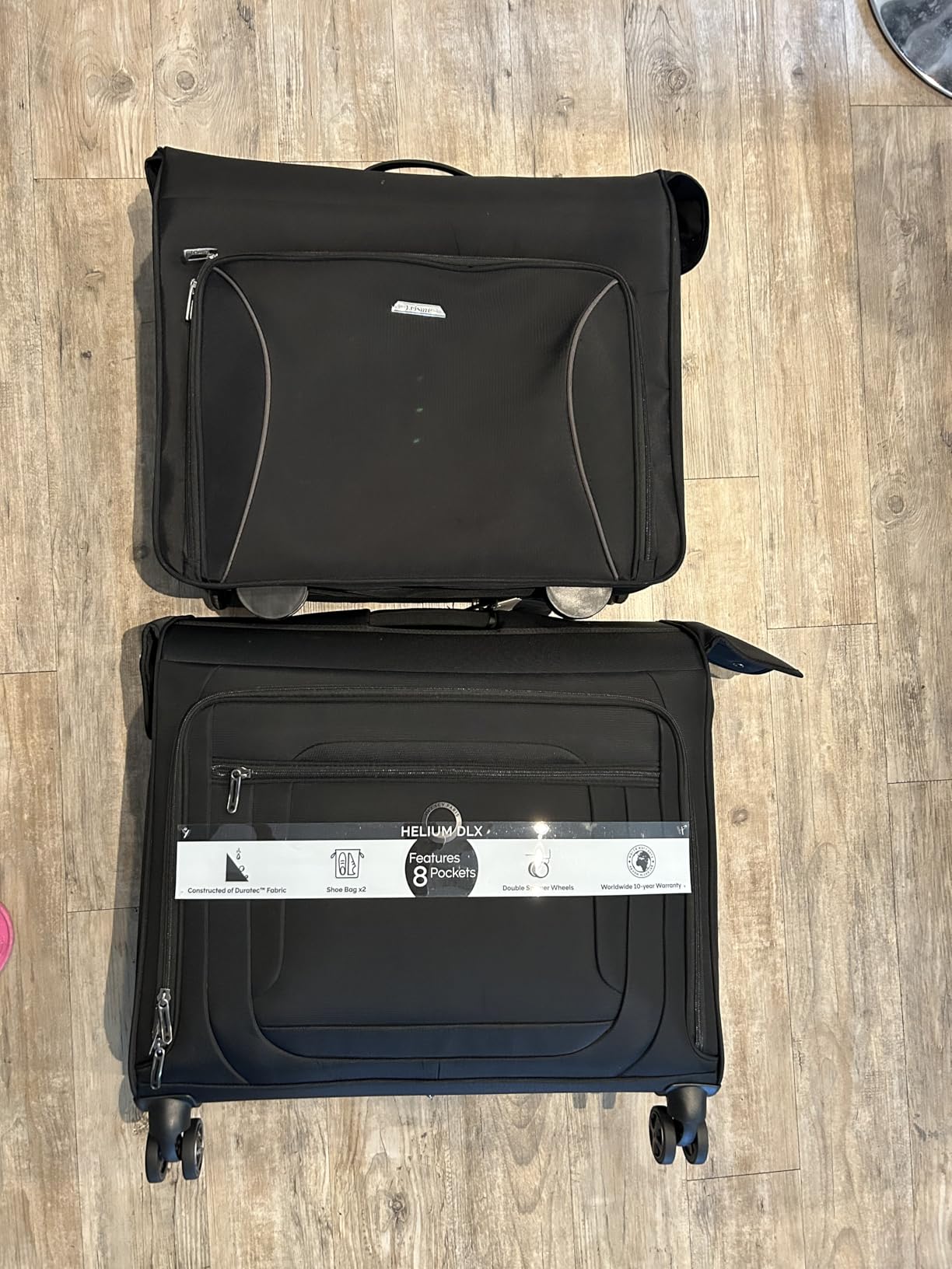 DELSEY PARIS Helium DLX - Rolling Garment Bag with Spinner Wheel - Lightweight Travel Garment Bag - SECURITECH Zip - Suit and Dresses Rolling Travel Bag - Checked Size, Black customer photo 2