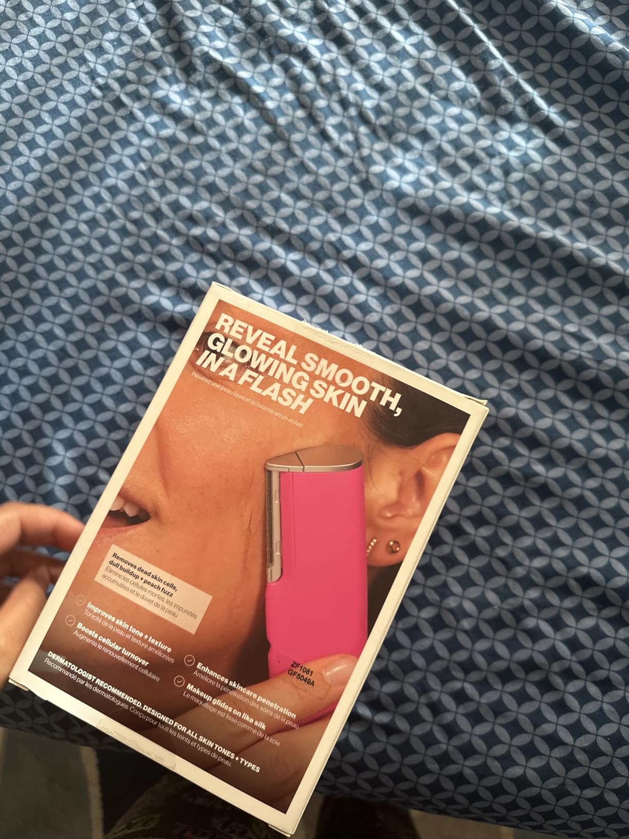 DERMAFLASH LUXE+ Sonic Dermaplaning Tool for Face Peach Fuzz Removal, Anti-Aging and Exfoliation customer photo 2