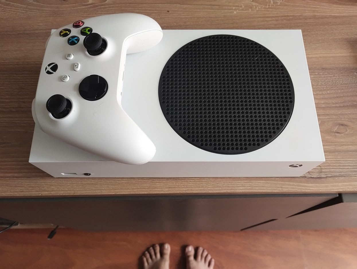 Xbox Series S Gilded Hunter Bundle - 512GB All-Digital Gaming Console - In-game cosmetics for Fortnite, Rocket League, Fall Guys - 1440p Gaming - 4K Streaming - Robot White customer photo 2