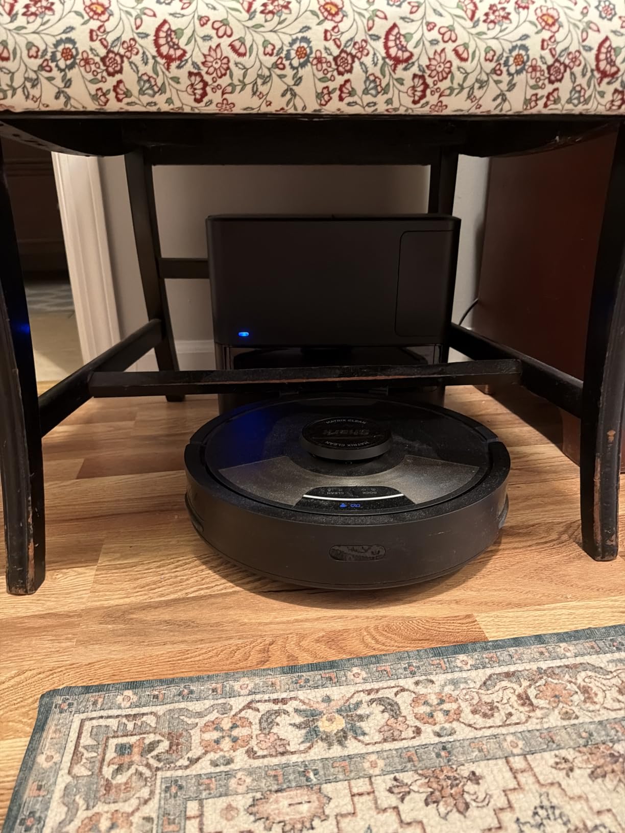 Shark Matrix Plus | 2-in-1 Robot Vacuum & Mop for Carpets & Hard Floors | Sonic Mopping & Powerful Suction for Pet Hair | Self-Empty Base | 60-Day Capacity | HEPA | LiDAR Nav | Black/Gold | AV2610WA customer photo 2