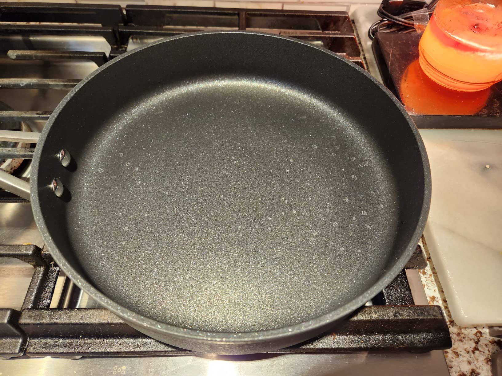 Ninja NeverStick Professional Hard-Anodized 10 Piece Pots & Pans Set, Nonstick Cookware Set, Durable, Oven Safe to 500F, Slate Grey, C39500 customer photo 1