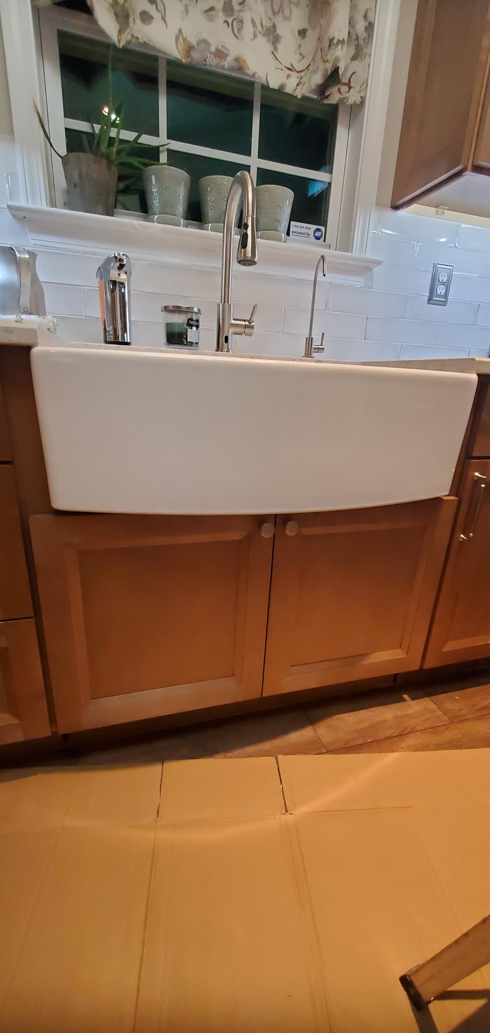DeerValley Farmhouse Kitchen Sink 33 inch, White Fireclay Apron Front Farm Sinks, Single Bowl Deep Drop In Undermount Sink with Grid and Basket Strainer customer photo 2