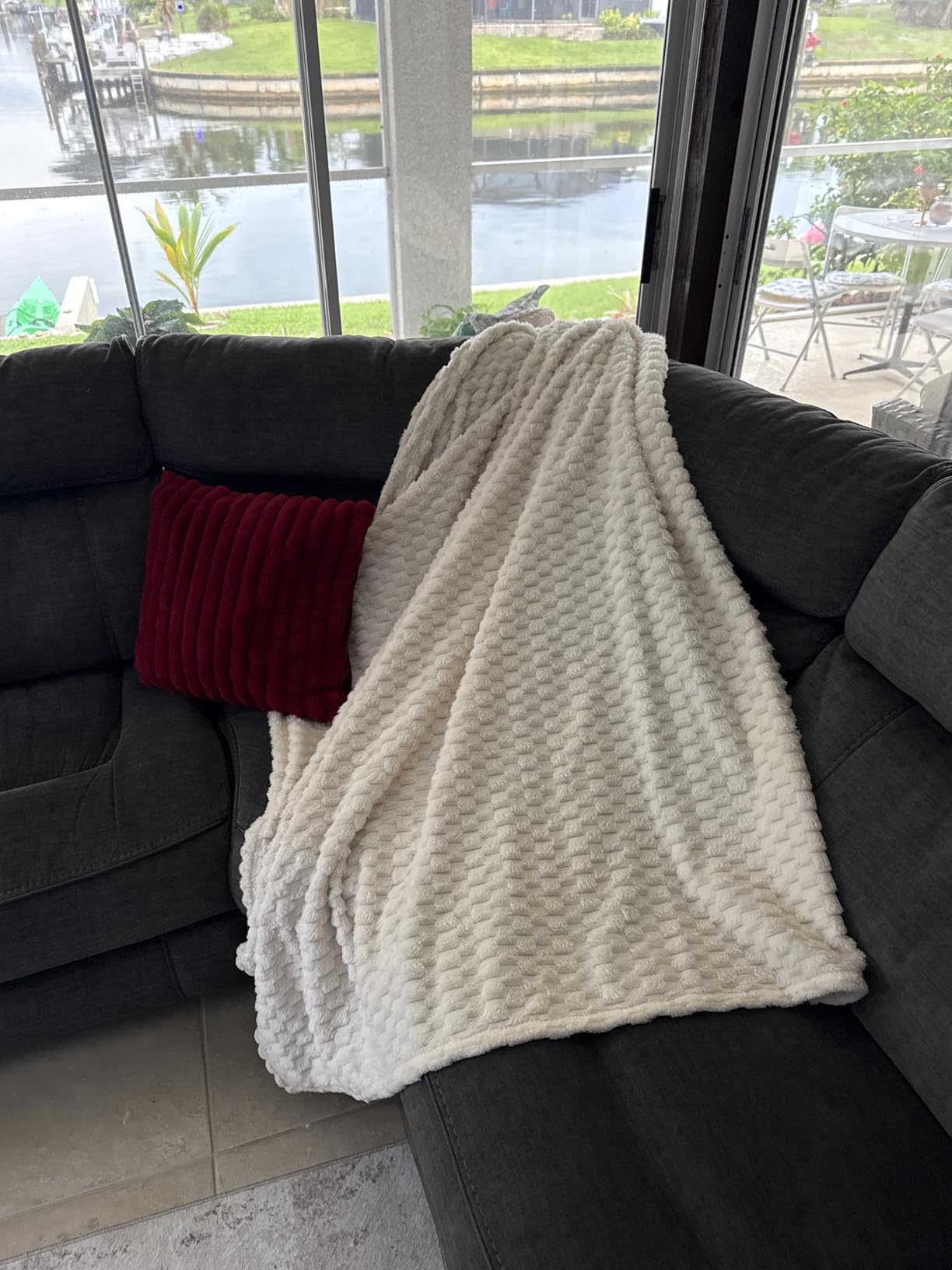 EXQ Home Fleece Throw Blanket for Couch or Bed - 3D Imitation Turtle Shell Jacquard Decorative Blankets - Cozy Soft Lightweight Fuzzy Flannel Blanket Suitable for All Seasons (50x60, Beige) customer photo 2