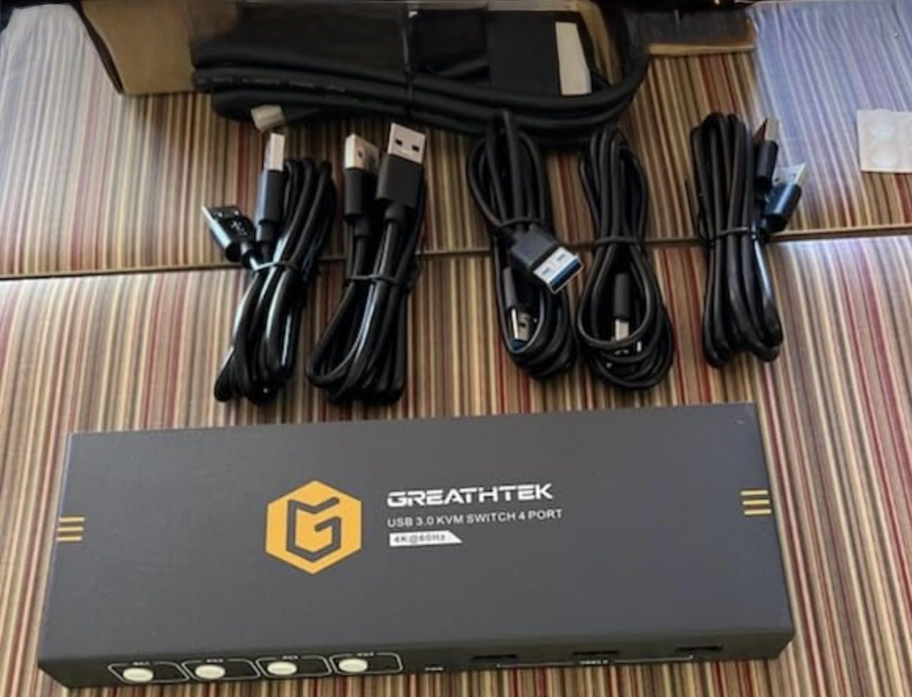 USB3.0 KVM Switch HDMI 4K@60Hz for 4 Computers Share 1 Monitor, KVM Switch 4 Port with 3 USB 3.0 Ports Share Keyboard Mouse, Support Button Switch, Plug and Play customer photo 1