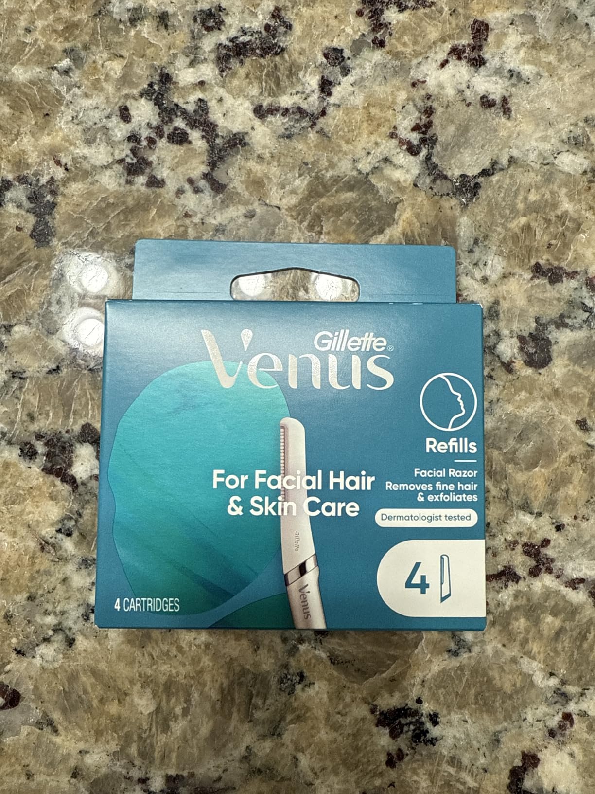 Gillette Venus Facial Razor, Exfoliating Dermaplaning Tool for Face, Replaceable Refills, Removes Fine Facial Hair, Exfoliates Dead Skin, Skin Defense Guard, Handle with 5 Blade Refills customer photo 1
