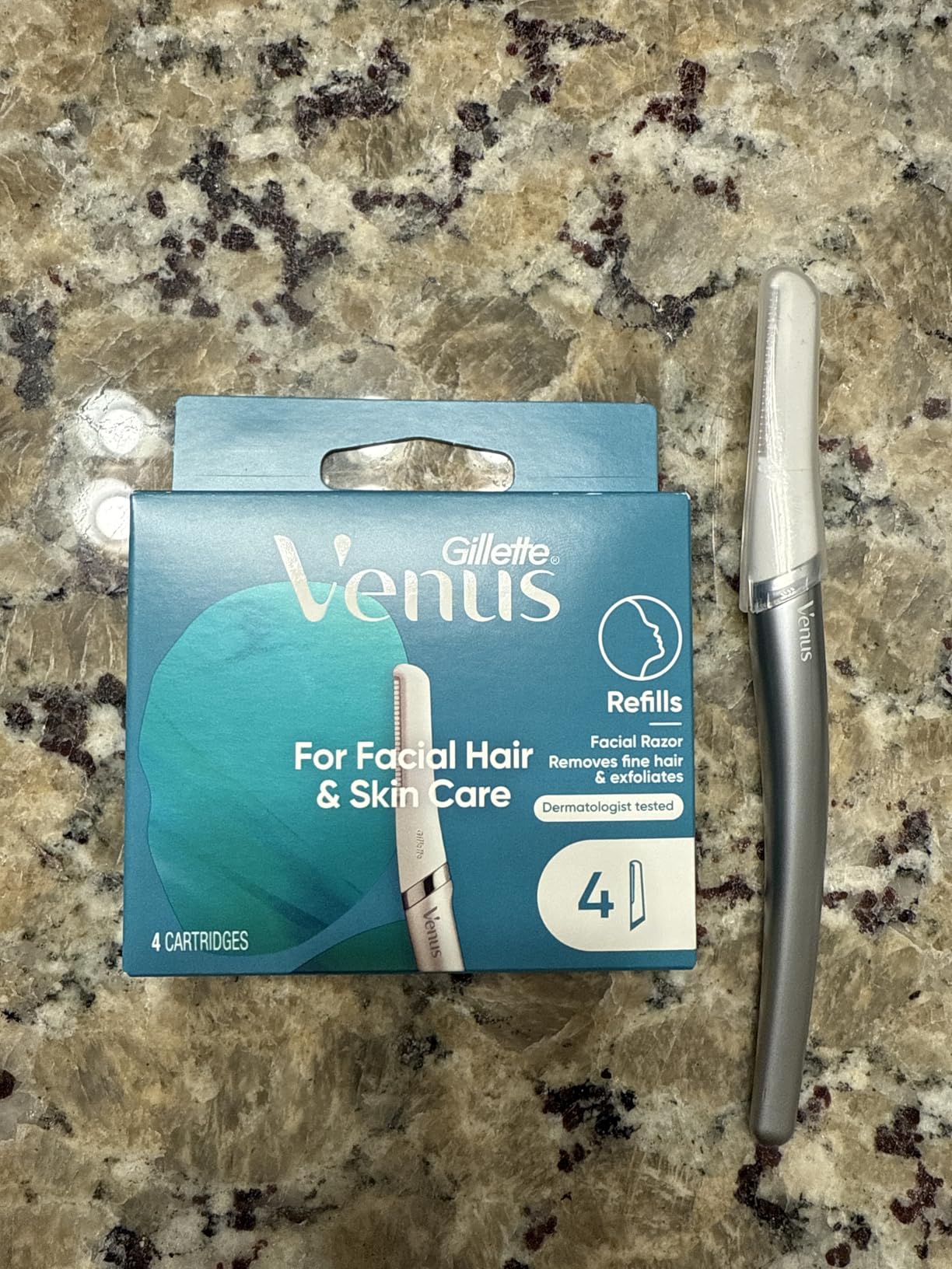 Gillette Venus Facial Razor, Exfoliating Dermaplaning Tool for Face, Replaceable Refills, Removes Fine Facial Hair, Exfoliates Dead Skin, Skin Defense Guard, Handle with 5 Blade Refills customer photo 2