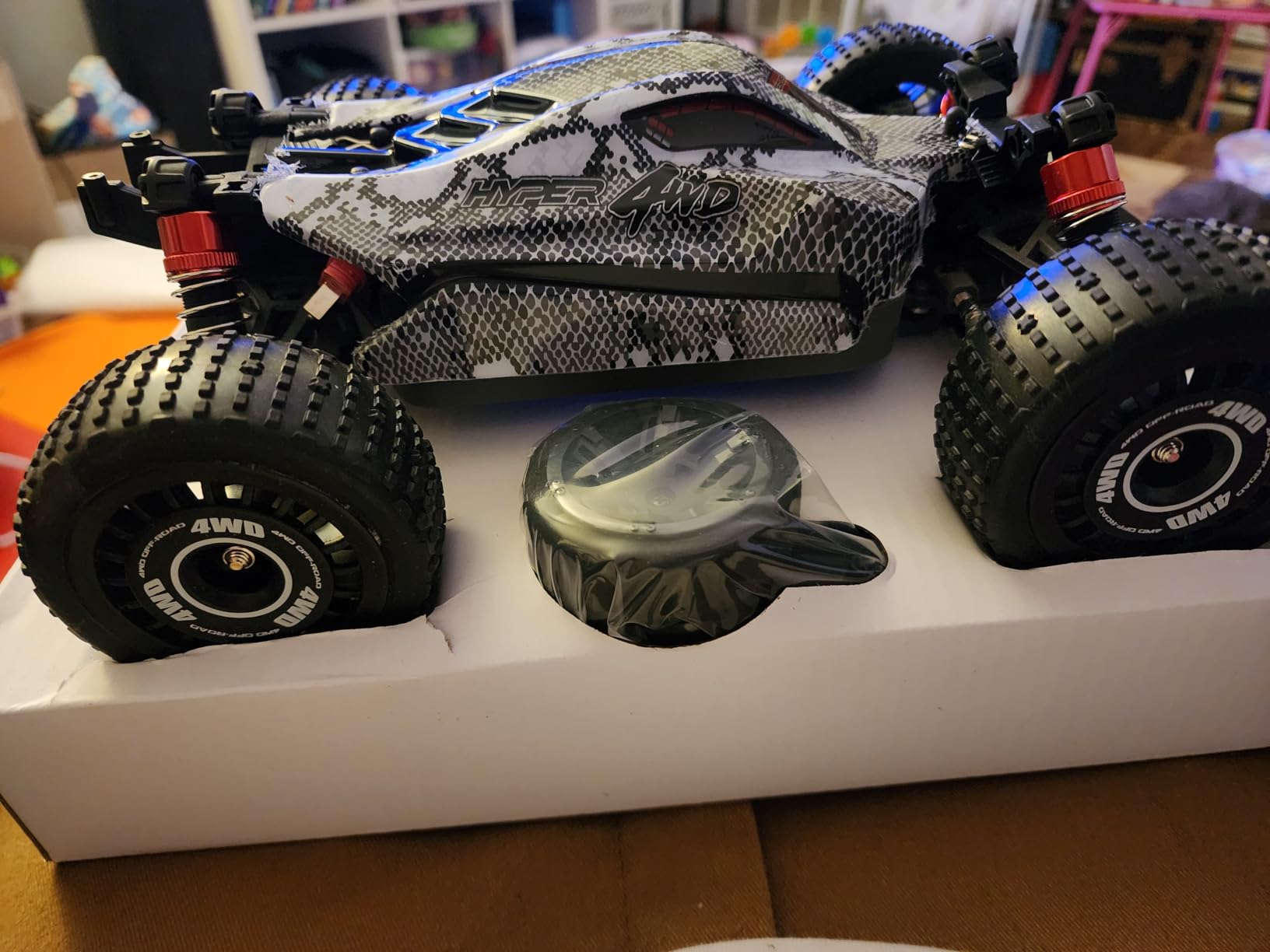 HYPER GO H16PL 1/16 RTR Fast Brushless RC Buggy for Adults, Max 38 mph RC Truck, 4WD High Speed Racing Car with 2S 2000 mAh Battery for RC Basher customer photo 2