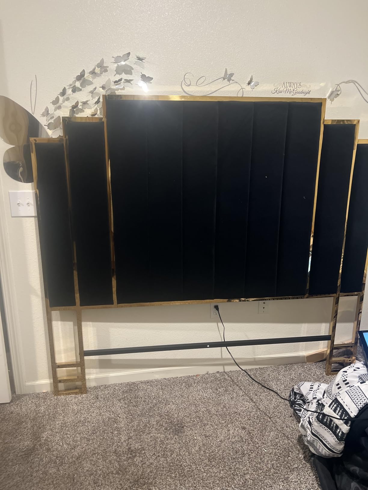 HOWE Queen Size Bed Frame and 61
