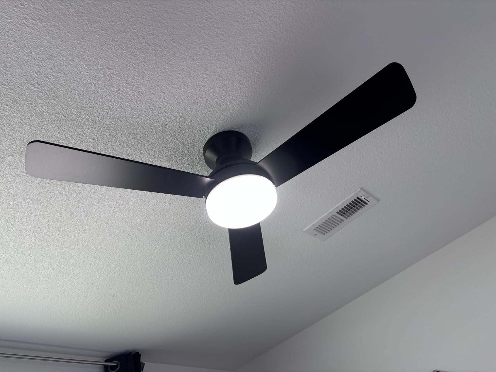 Amico Ceiling Fans with Lights, 42 inch Low Profile Ceiling fan with Light and Remote Control, Flush Mount, Reversible, 3CCT, Dimmable, Noiseless, Black Ceiling Fan for Bedroom, Indoor/Outdoor Use customer photo 1