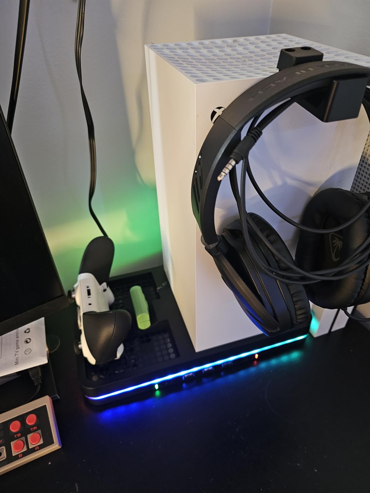 KEPLUG Dual Cooling Fan and Cooling Stand for Xbox Series X/S Console/Controller Dual Controller Charger Station with RGB LED Light & 3 USB Ports,Xbox Series x Accessories with 2 Headphone Hooks customer photo 1