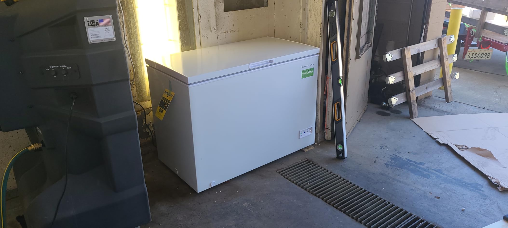 Hamilton Beach 17 cu ft Chest Deep Freezer, Garage Ready, Storage Basket, Space-Saving Flat Back, Stay-Open Lid, Front-Access Drain, White customer photo 2