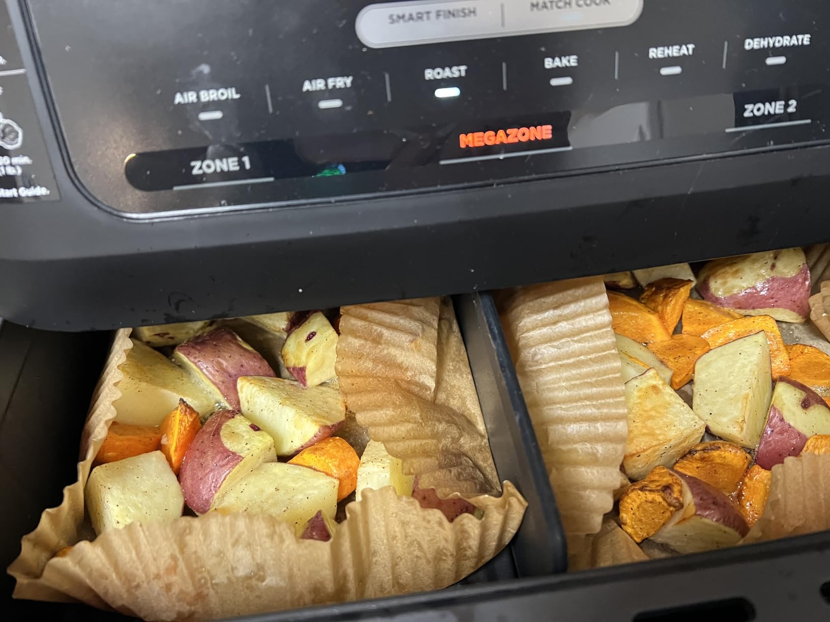 Ninja Foodi Air Fryer | 6-in-1 with 7-QT MegaZone & Basket Divider for Large Proteins & Full Meals | Cook 2 Foods at Once | 450° F | Air Fry, Roast, Broil, Dehydrate, Keep Warm & Bake | Black | DZ071 customer photo 1